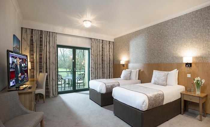 Twin bedroom